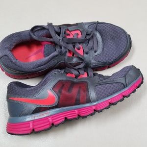 NIKE Dual Fusion Sneakers